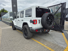 Cargar imagen en el visor de la galería, Jeep Wrangler Sahara Modelo 2023
