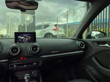 Cargar imagen en el visor de la galería, Audi A3 Sportback Modelo 2020
