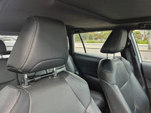 Cargar imagen en el visor de la galería, Toyota Corolla Cross SE-G Modelo 2017

