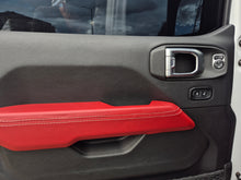 Cargar imagen en el visor de la galería, Jeep Wrangler Sahara Modelo 2023

