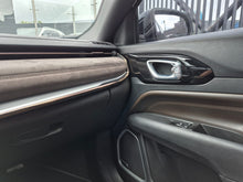 Cargar imagen en el visor de la galería, JEEP COMMANDER Modelo 2023
