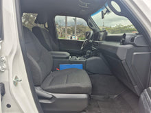 Cargar imagen en el visor de la galería, Toyota Land Cruiser TX Modelo 2025
