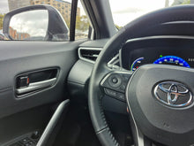 Cargar imagen en el visor de la galería, Toyota Corolla Cross SE-G Modelo 2017
