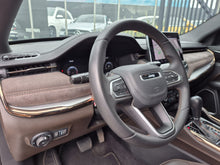 Cargar imagen en el visor de la galería, JEEP COMMANDER Modelo 2023

