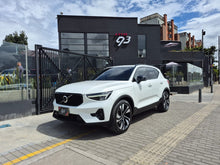 Cargar imagen en el visor de la galería, Volvo XC40 B5 Modelo 2023
