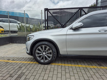 Cargar imagen en el visor de la galería, Mercedes-Benz GLC 250 4MATIC Modelo 2017
