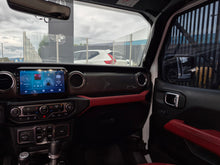 Cargar imagen en el visor de la galería, Jeep Wrangler Sahara Modelo 2023
