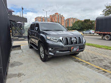 Cargar imagen en el visor de la galería, Toyota Prado Vx Modelo 2020 BLINDADA
