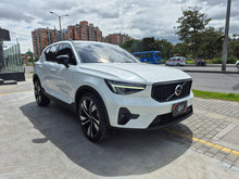 Cargar imagen en el visor de la galería, Volvo XC40 B5 Modelo 2023

