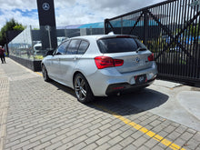 Cargar imagen en el visor de la galería, BMW 120I Modelo 2017
