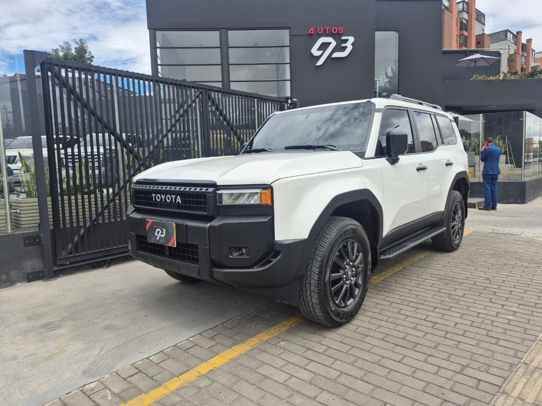 Toyota Land Cruiser TX Modelo 2025