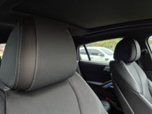 Cargar imagen en el visor de la galería, BMW X6 M50I Modelo 2022

