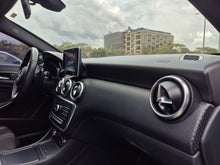 Cargar imagen en el visor de la galería, Mercedes-Benz A200 Modelo 2018

