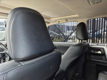 Cargar imagen en el visor de la galería, Toyota 4Runner Modelo 2021
