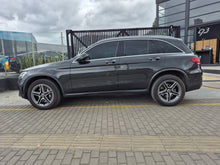 Cargar imagen en el visor de la galería, Mercedes-Benz GLC 300 E 4Matic Modelo 2022
