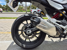 Cargar imagen en el visor de la galería, BMW F900R Modelo 2024
