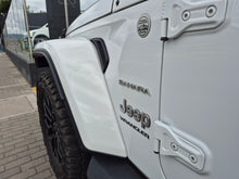 Cargar imagen en el visor de la galería, Jeep Wrangler Sahara Modelo 2023
