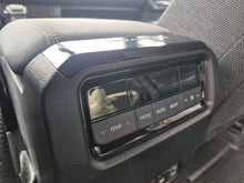 Cargar imagen en el visor de la galería, Toyota Land Cruiser TX Modelo 2025
