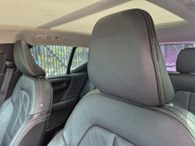 Cargar imagen en el visor de la galería, Volvo XC40 B5 Modelo 2023
