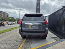 Cargar imagen en el visor de la galería, Toyota Prado Vx Modelo 2020 BLINDADA
