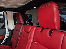 Cargar imagen en el visor de la galería, Jeep Wrangler Sahara Modelo 2023

