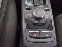 Cargar imagen en el visor de la galería, Audi Q2 Modelo 2019
