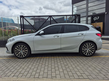Cargar imagen en el visor de la galería, Bmw 118I Modelo 2020

