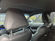 Cargar imagen en el visor de la galería, Toyota Corolla Cross SE-G Modelo 2017
