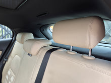 Cargar imagen en el visor de la galería, Mercedes-Benz Gla 200 Modelo 2017
