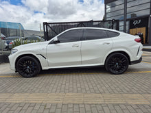 Cargar imagen en el visor de la galería, BMW X6 M50I Blindaje II Modelo 2023
