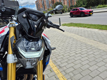 Cargar imagen en el visor de la galería, BMW F900R Modelo 2024
