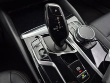 Cargar imagen en el visor de la galería, BMW 530I Modelo 2021

