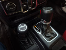 Cargar imagen en el visor de la galería, Jeep Wrangler Sahara Modelo 2023
