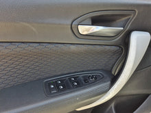 Cargar imagen en el visor de la galería, BMW 120I Modelo 2017
