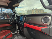 Cargar imagen en el visor de la galería, Jeep Wrangler Sahara Modelo 2023
