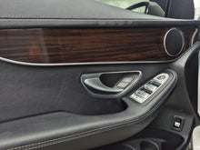 Cargar imagen en el visor de la galería, Mercedes-Benz GLC 250 4MATIC Modelo 2017
