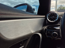 Cargar imagen en el visor de la galería, Mercedes-Benz CLA 180 Modelo 2022
