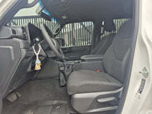 Cargar imagen en el visor de la galería, Toyota Land Cruiser TX Modelo 2025
