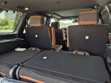 Cargar imagen en el visor de la galería, Toyota Sequoia 1794 TRD Modelo 2026
