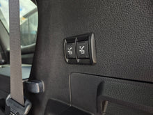 Cargar imagen en el visor de la galería, Toyota Sequoia 1794 TRD Modelo 2026
