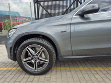 Cargar imagen en el visor de la galería, Mercedes-Benz Glc 300 e 4matic Modelo 2022
