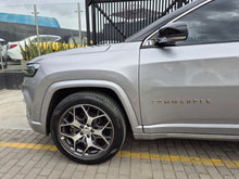 Cargar imagen en el visor de la galería, JEEP COMMANDER Modelo 2023
