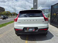 Cargar imagen en el visor de la galería, Volvo XC40 B5 Modelo 2023
