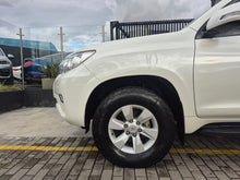 Cargar imagen en el visor de la galería, Toyota Prado Txl Modelo 2020
