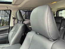 Cargar imagen en el visor de la galería, Toyota Prado Vx Modelo 2020 BLINDADA

