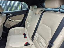 Cargar imagen en el visor de la galería, Mercedes-Benz Gla 200 Modelo 2017
