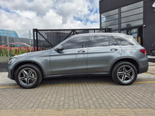 Cargar imagen en el visor de la galería, Mercedes-Benz Glc 300 e 4matic Modelo 2022
