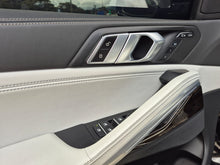 Cargar imagen en el visor de la galería, BMW X6 XDRIVE40I Modelo 2024
