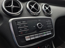 Cargar imagen en el visor de la galería, Mercedes-Benz A200 Modelo 2018
