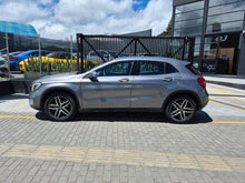Cargar imagen en el visor de la galería, Mercedes-Benz GLA 200 Modelo 2019
